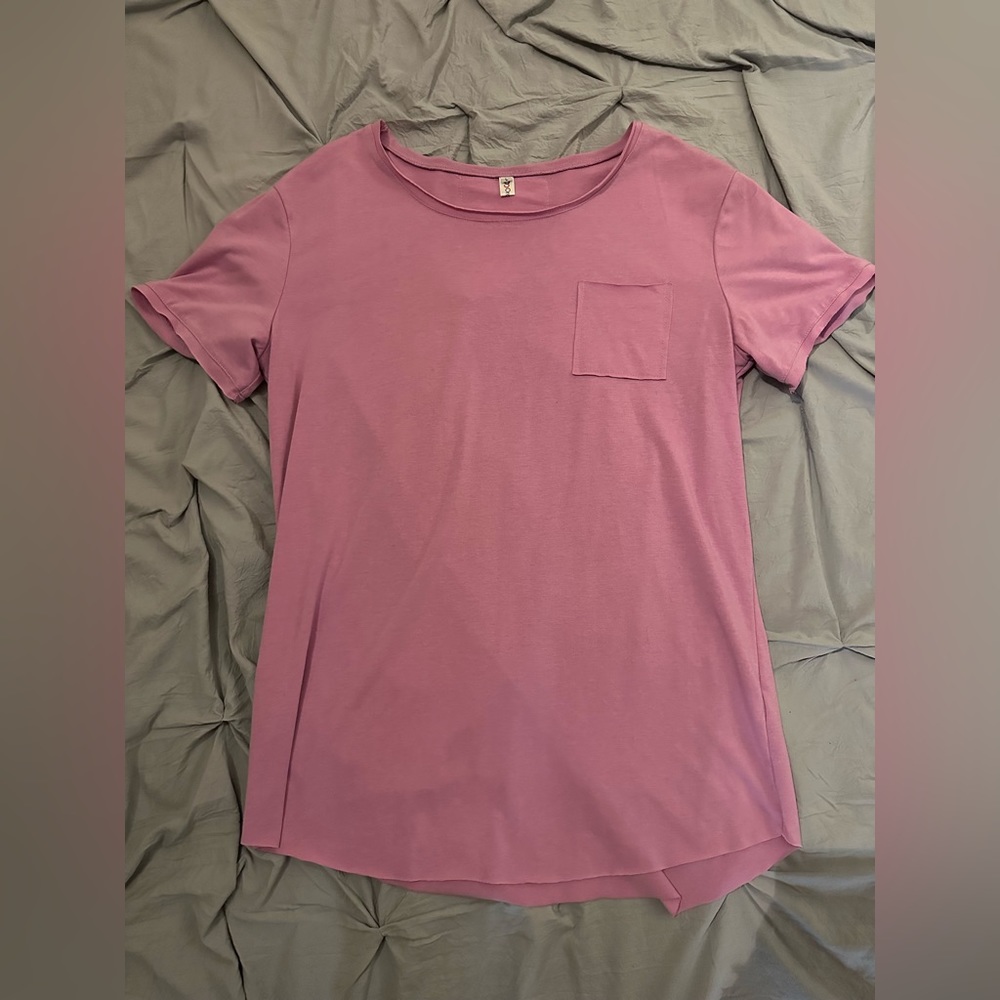 Men’s pink shirt
